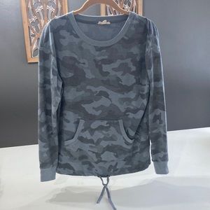 Jane & Delancey Grey Camo Sweatshirt size S